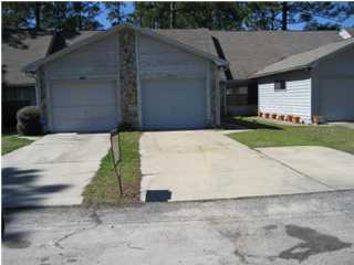 Roomy Townhome. Master bedroom is upstairs and second bedroom is down. Wood floors in the living room and ceramic in kitchen. Seperate dining room. Convenient to Hulburt back gate as well as the main gate at Eglin