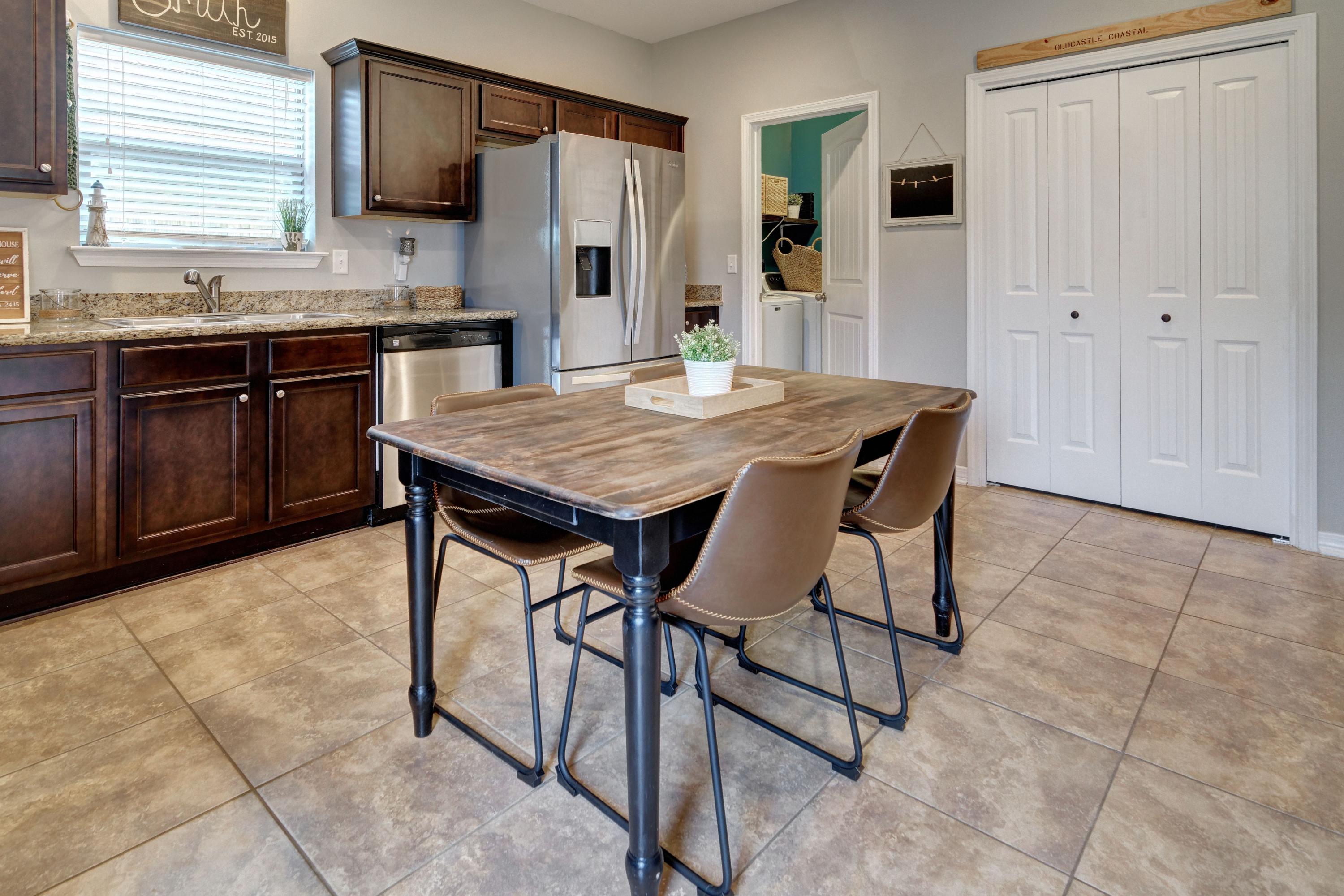 SHADOW LAKES - Residential
