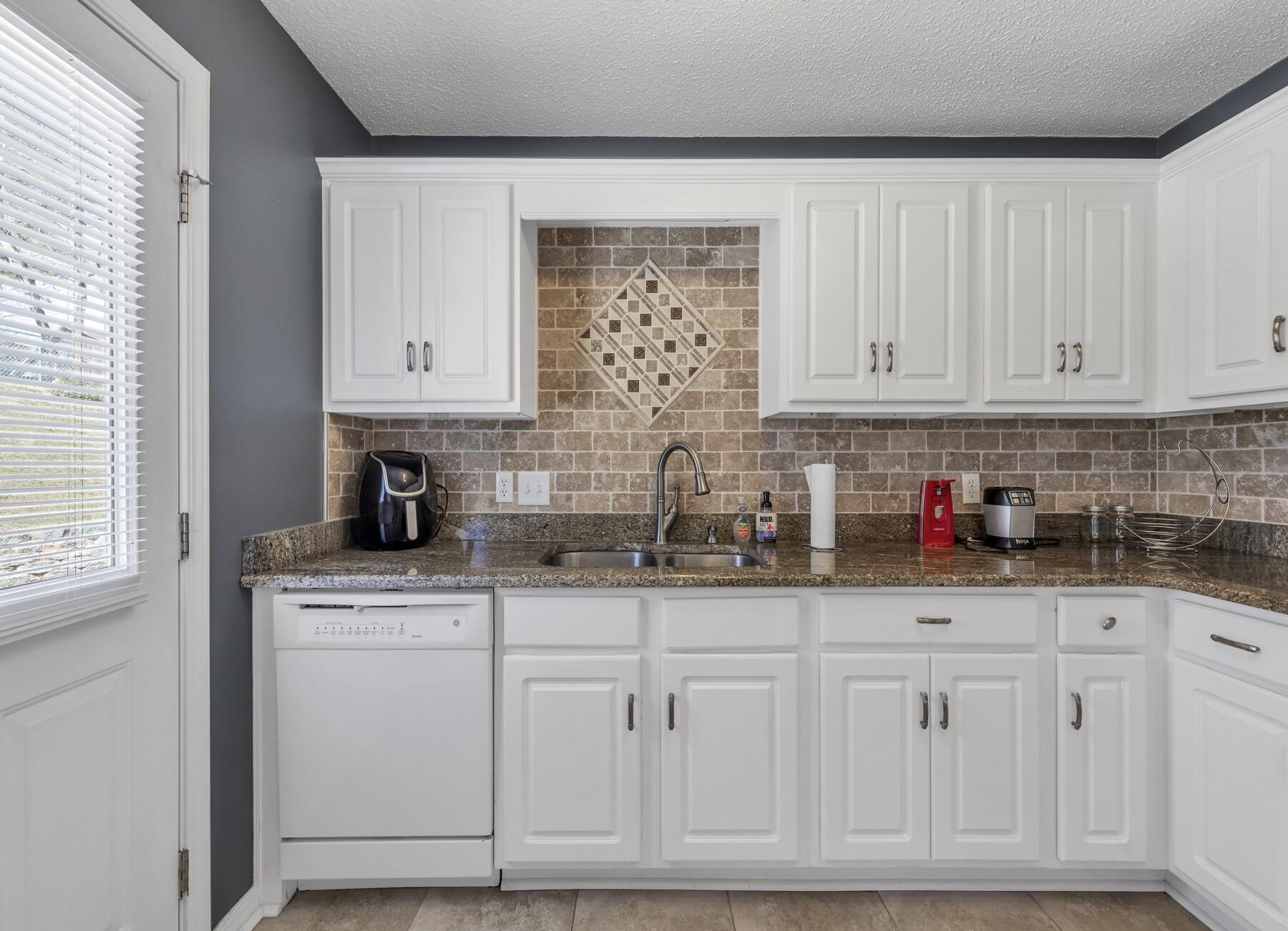 COUNTRYVIEW ESTATES 10TH ADDN - Residential Lease