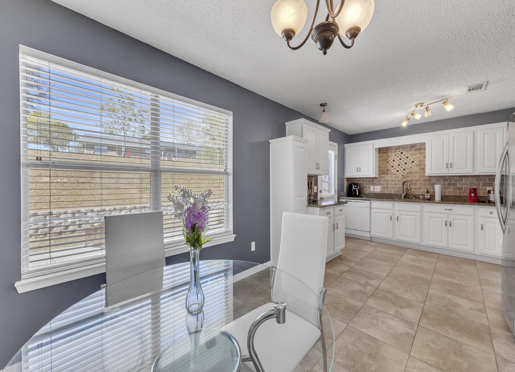 COUNTRYVIEW ESTATES 10TH ADDN - Residential Lease