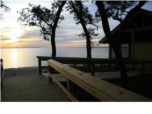 HAMMOCK BAY - Land