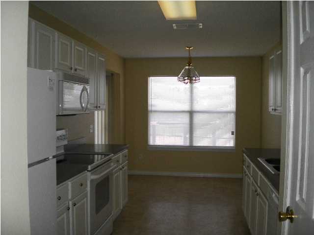 COUNTRYVIEW ESTATES 10TH ADDN - Residential Lease