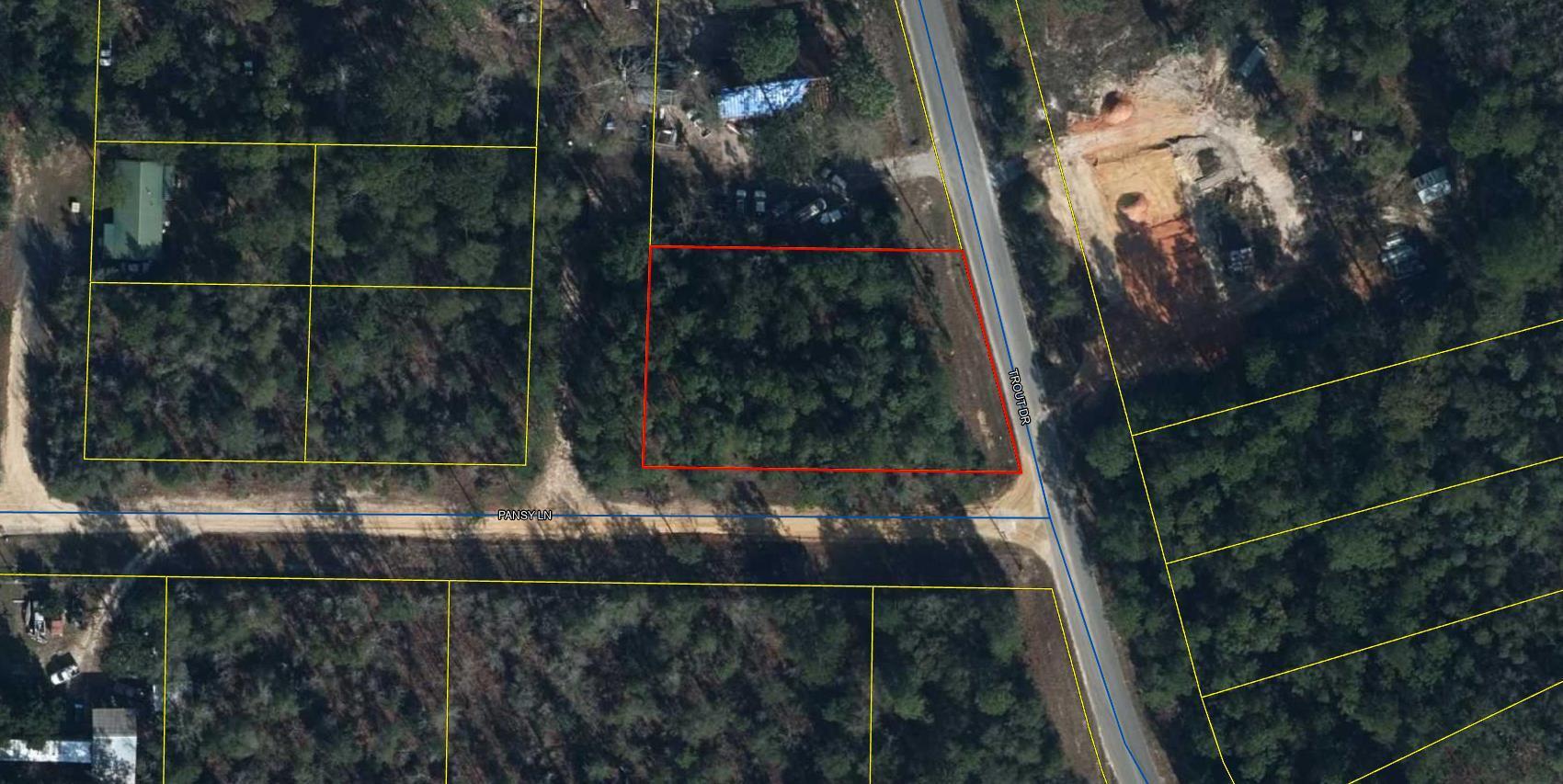Nice double lot with paved road frontage. Conveniently located between DeFuniak Springs  and Crestview and close to I-10 access. Perfect for those looking to build their dream home or manufactured home. Buyer to verify all measurements to own satisfaction.