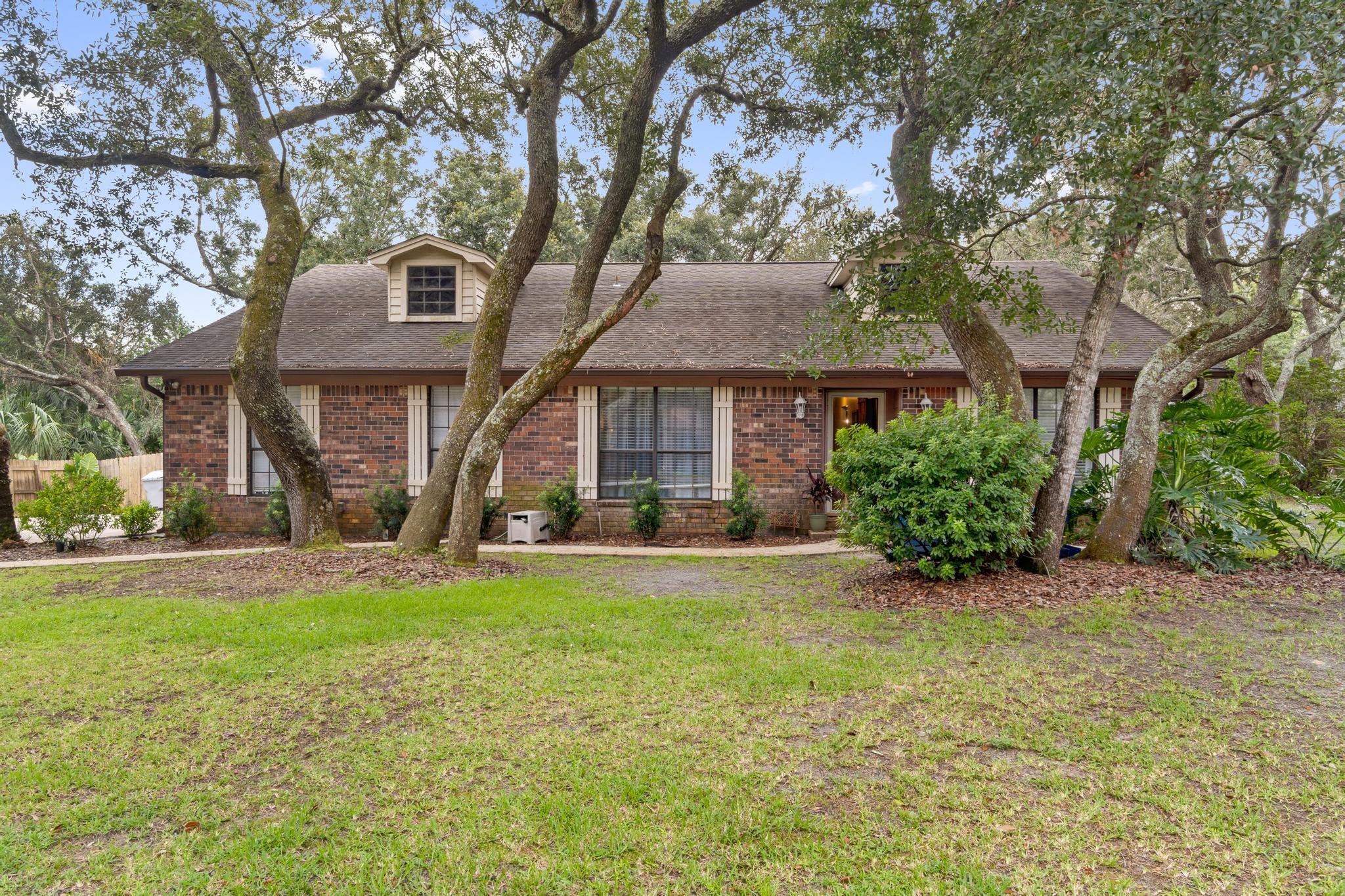 BAY WOODS - Residential