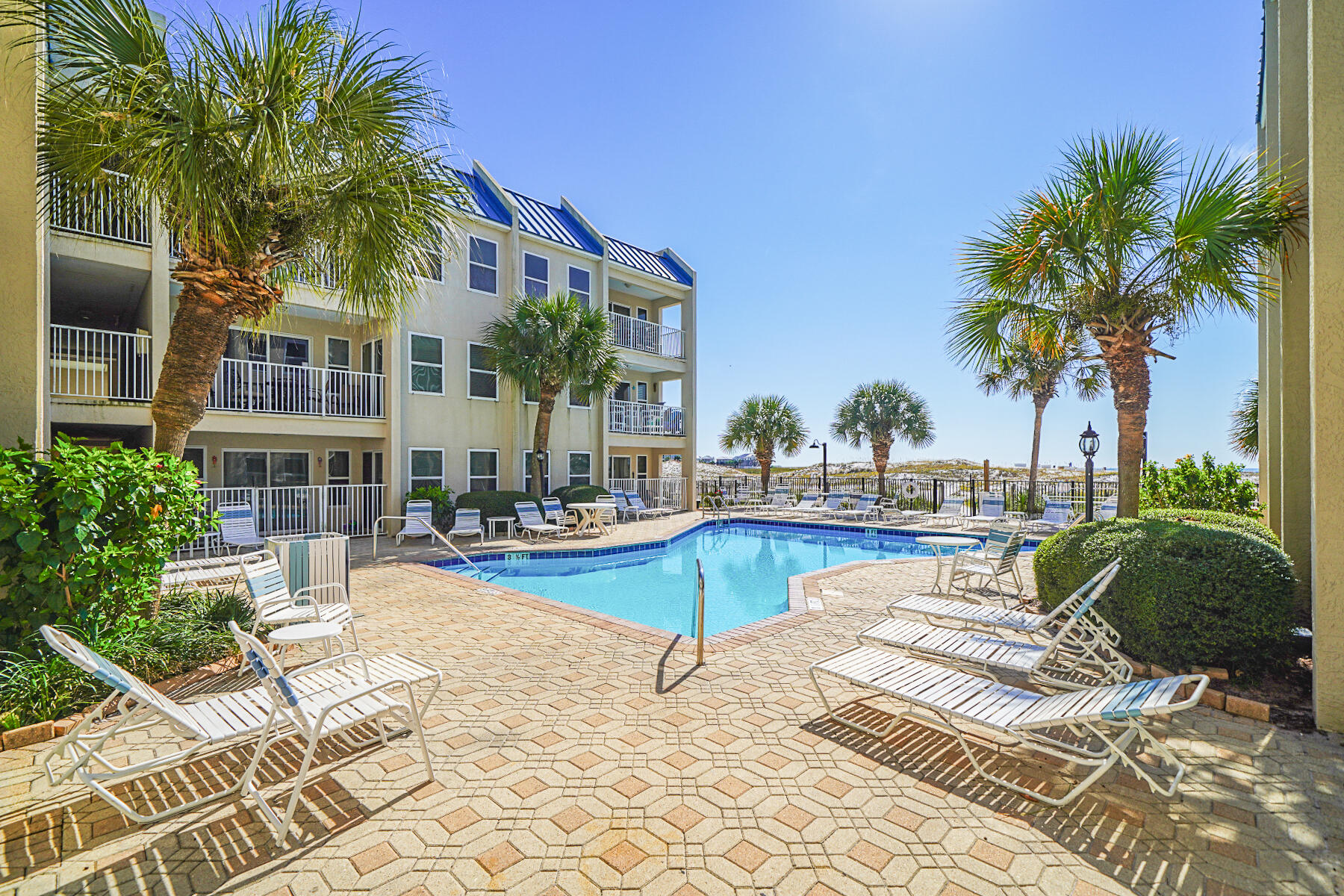 POOLSIDE VILLAS CONDO - Residential