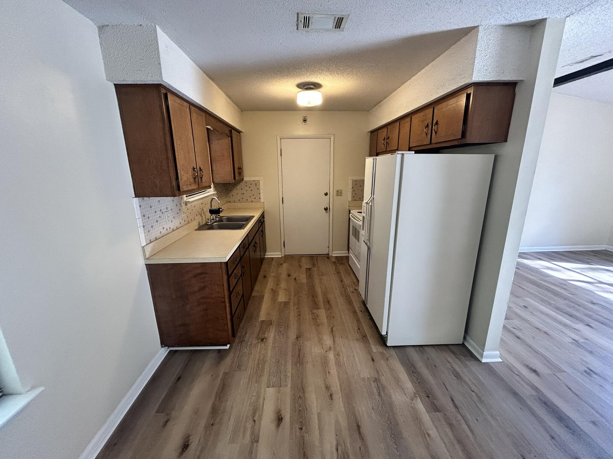 EDGEWOOD - Residential Lease