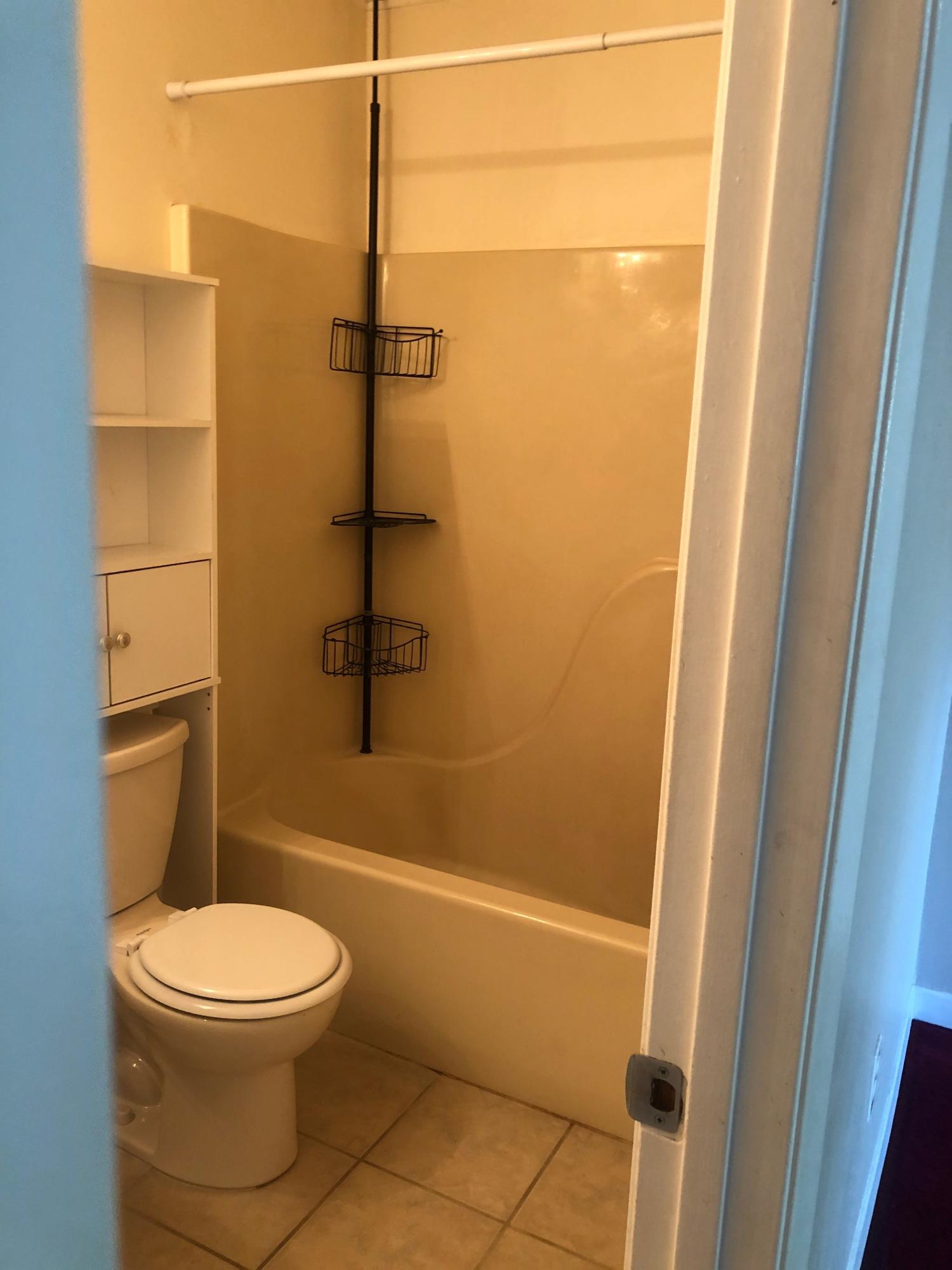 VALPARAISO PINECREST 6 - Residential Lease