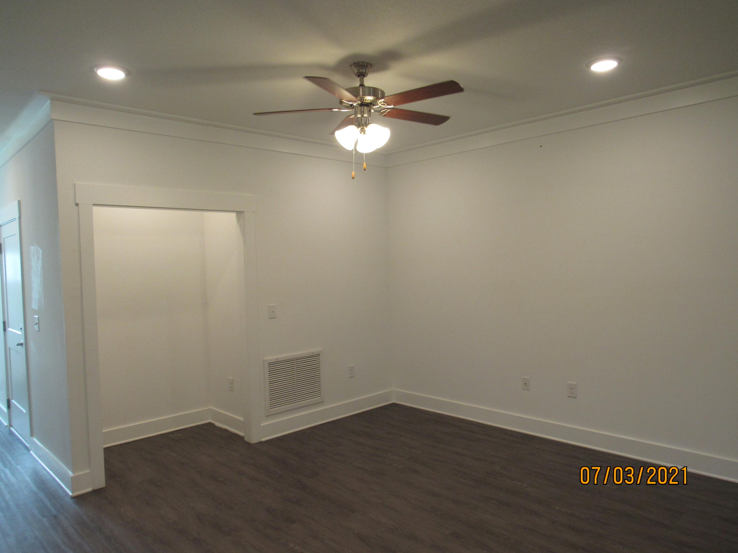 VERANDAS AT FREEPORT - Residential Lease