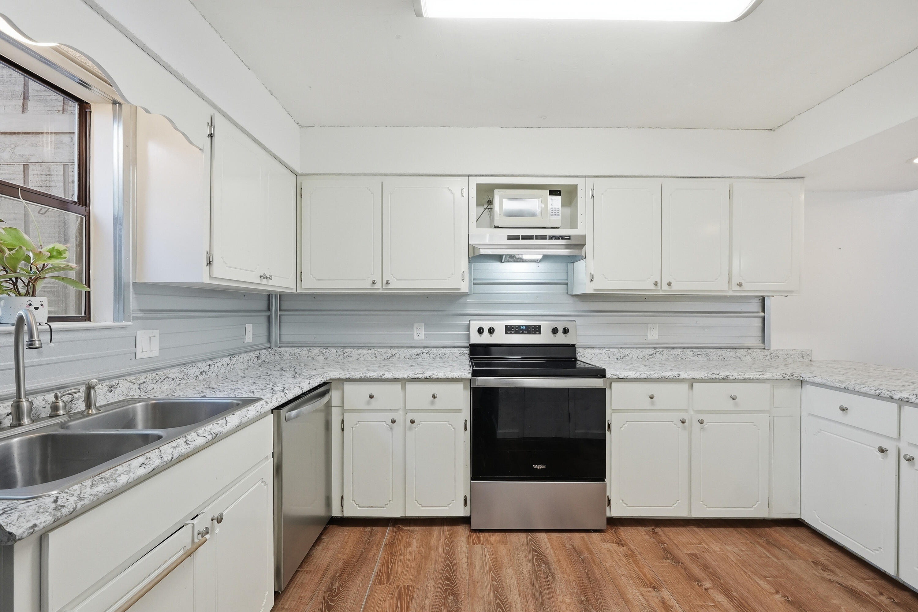 WHISPERING OAKS - Residential
