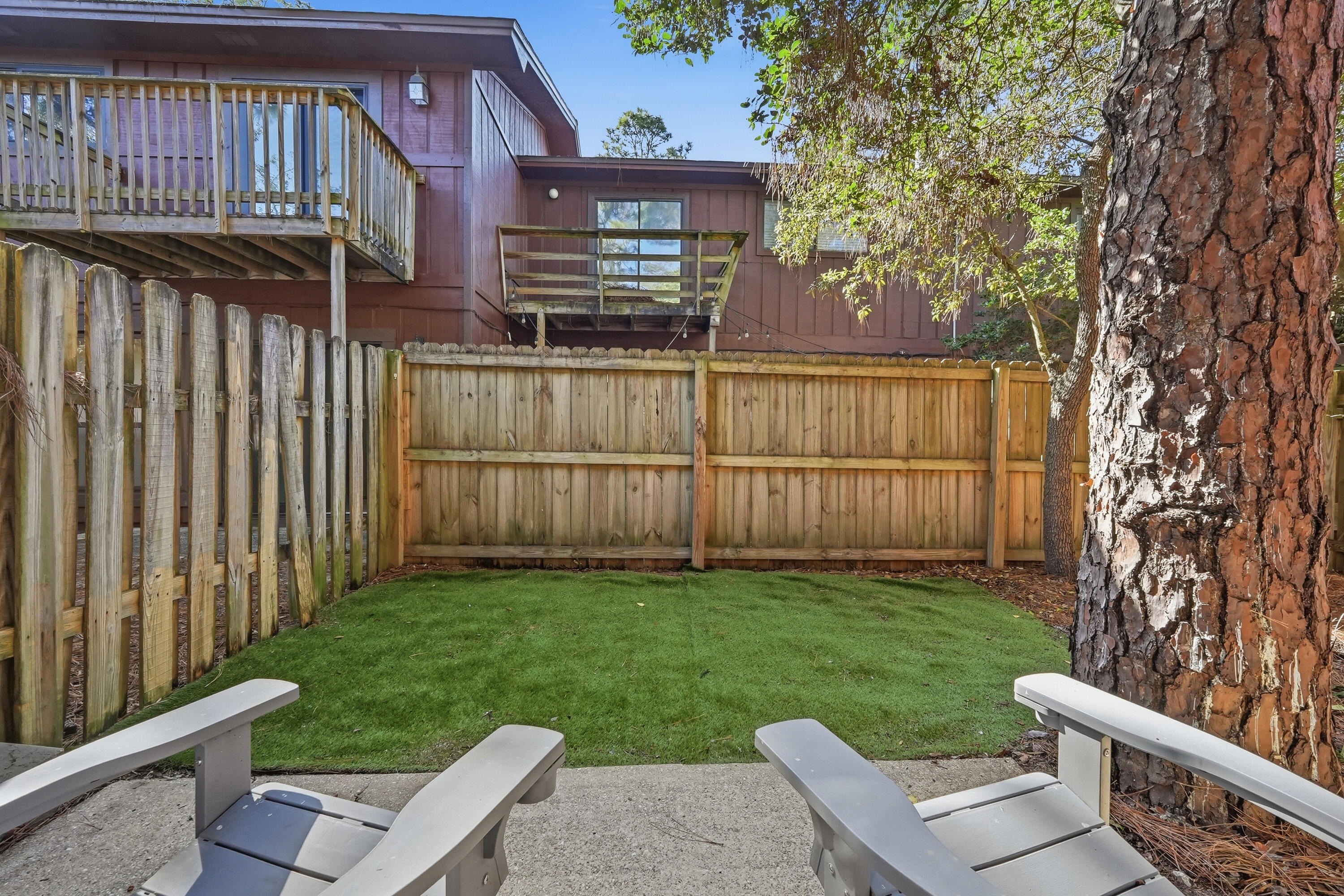 WHISPERING OAKS - Residential