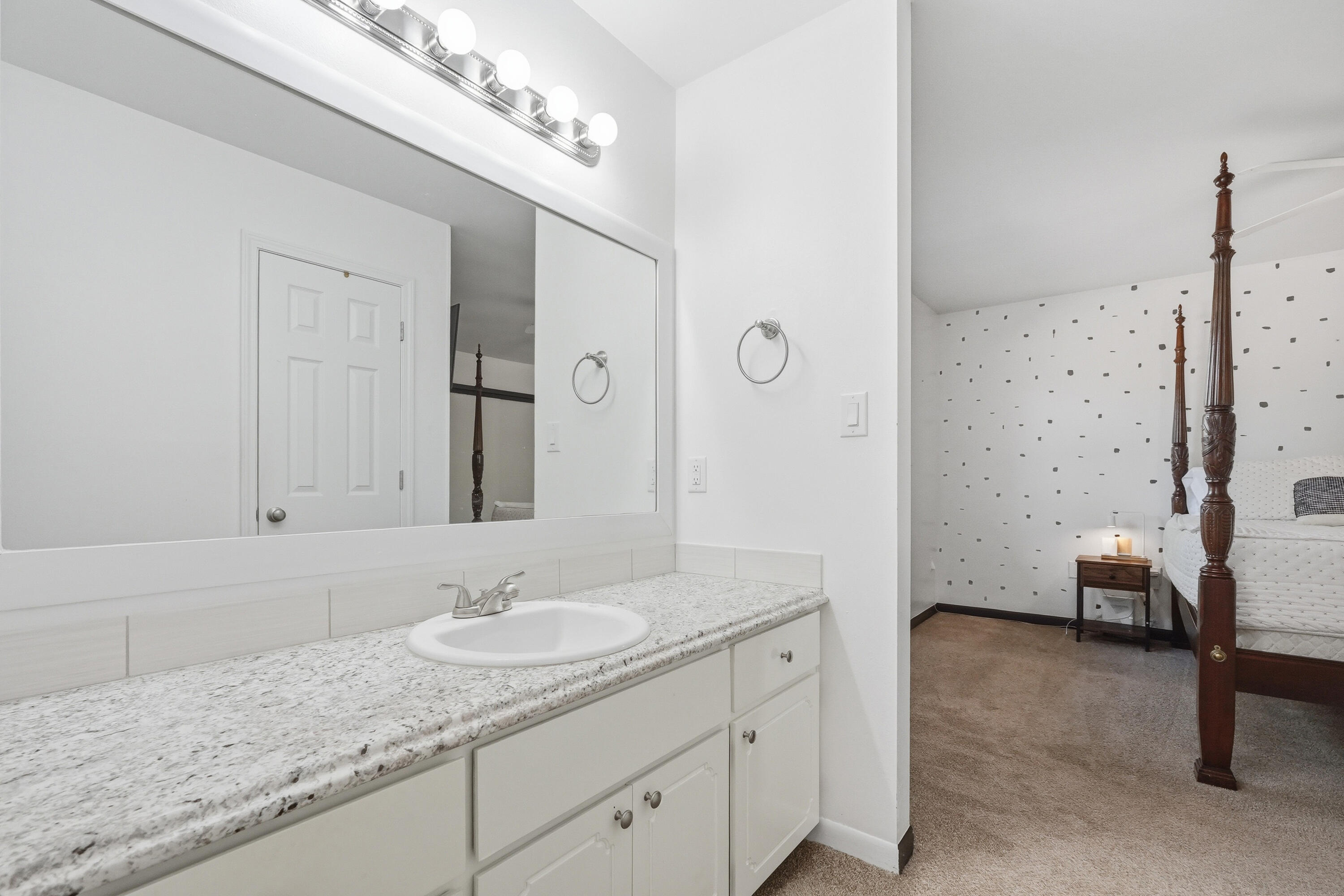 WHISPERING OAKS - Residential