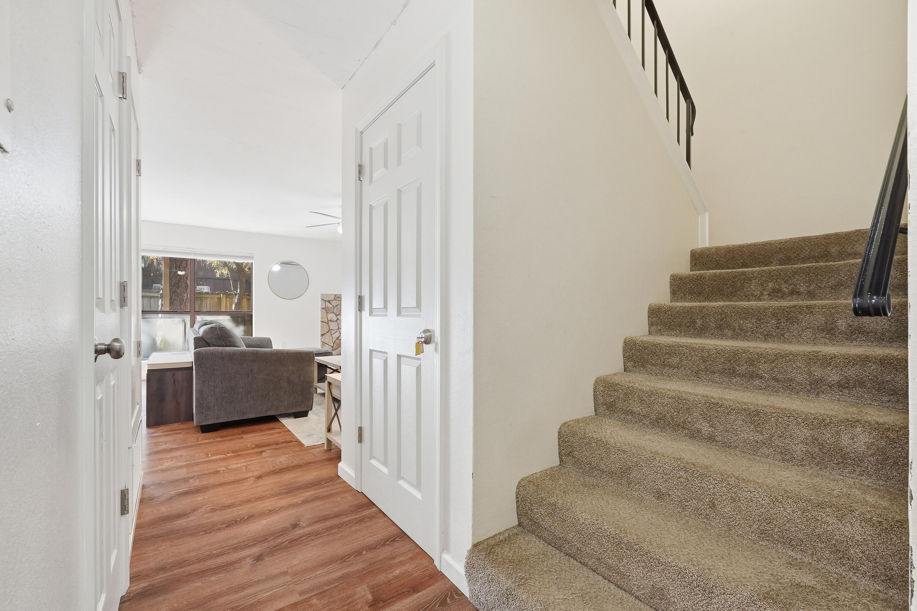 WHISPERING OAKS - Residential
