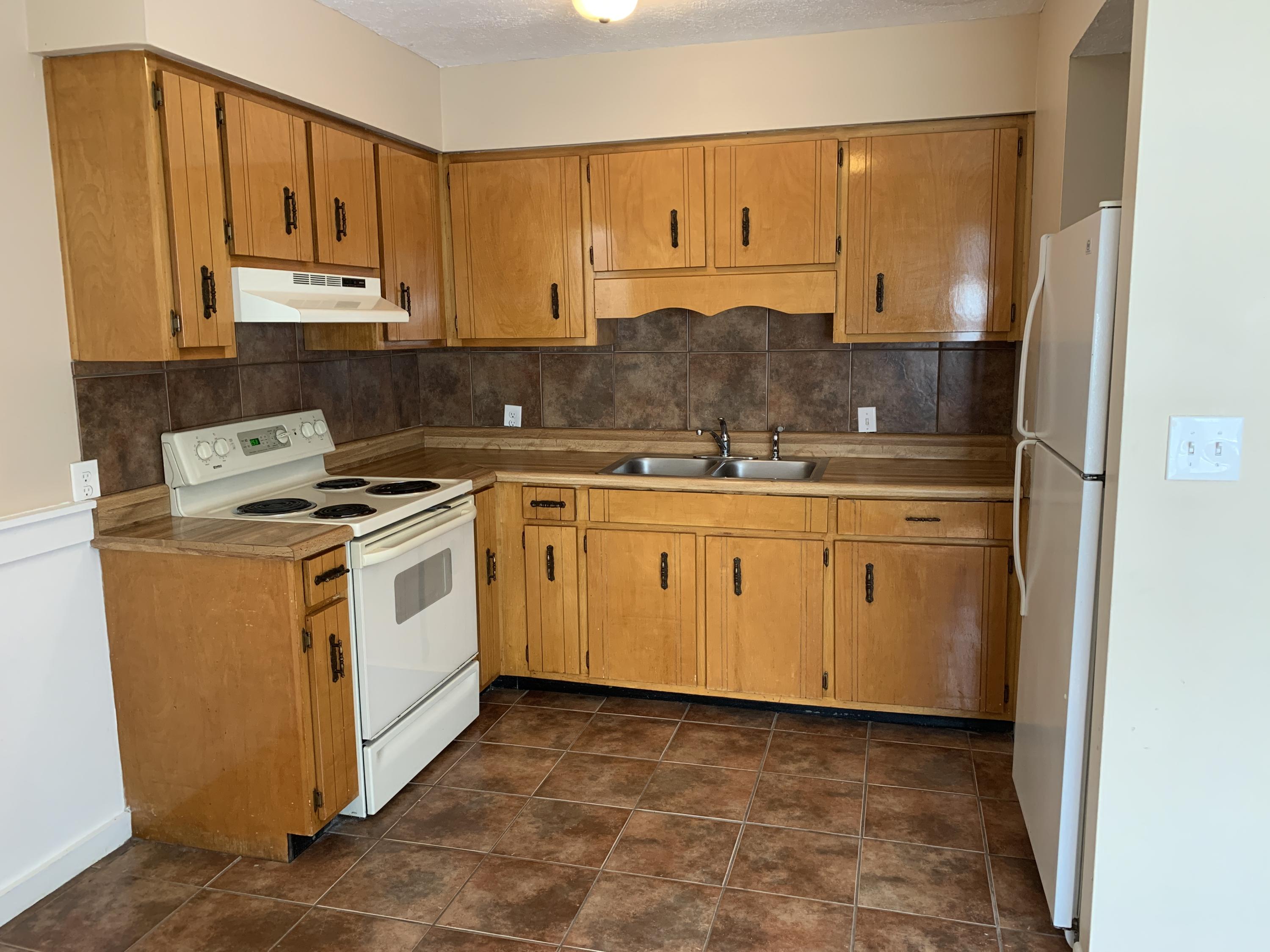 BAY BREEZE - Residential Lease
