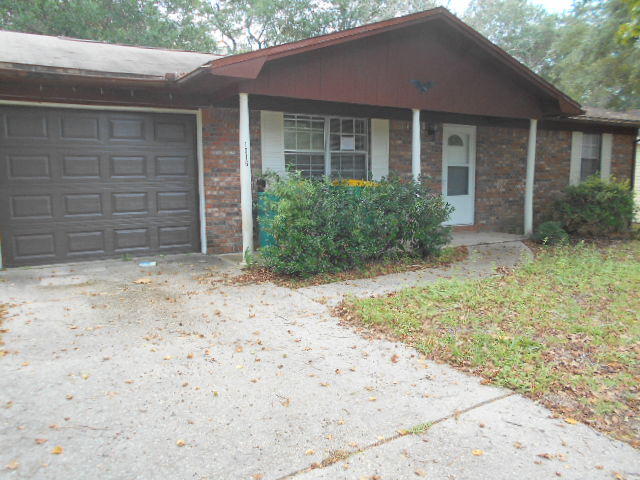 CONVENIENTLY LOCATED CLOSE TO KMART,MCDONALDS & GROCERY STORE. REMODELED KITCHEN CABINETS, COUNTER TOP, KIT SINK AND FAUCET. PRIVACY FENCED BACK YARD. LARGE STORAGE SHED IN BACK YARD. SCREENED PATIO. NEW GARAGE DOOR & OPENER. SECURITY DEPOSIT INCLUDES NONREFUNDABLE FLOOR CLEANING FEE. NO PETS ALLOWED. CREDIT CHECK IS $35 PER PERSON