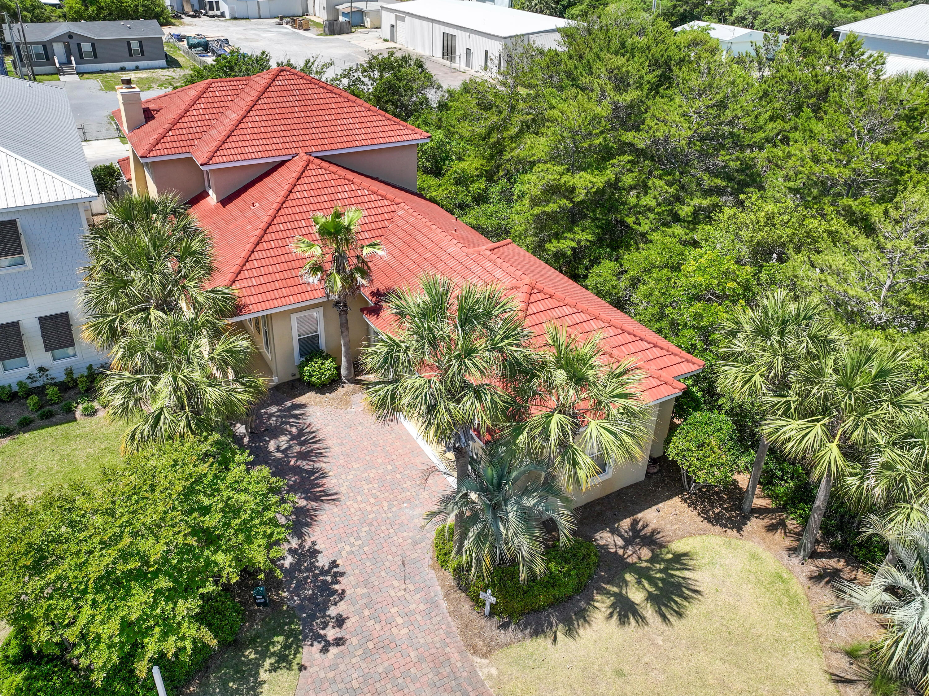 EMERALD WATERS VILLAGE - Residential