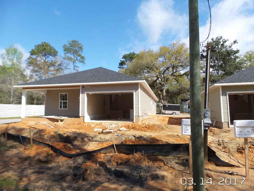 HOME INV CO OF MILLIGAN LOTS 14 THRU 16 BLK H - Residential Lease