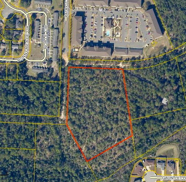 HUGE PRICE REDUCTION- MOTIVATED SELLER! 7.33 Acre site consisting of two parcels in rapidly growing Crestview Florida. The northern 6 acre parcel is zoned High Density Residential while the southern 1.33 acre parcel is currently for 4 units per acre. This site is approved for up to 137 units of Multi-Family Housing or similar uses and is conveniently located minutes from new schools, the North Okaloosa Medical Center, shopping and several local military bases. Pinnacle Point, a 150 unit multi-family complex, adjoins this property to the north. Pinnacle Point has a occupancy rate of 95.6% with average rents of $.88 to $.91 per sf (data from Co-star). Please see attached detailed demographics, market report, survey and information on the local area and adjoining project.
