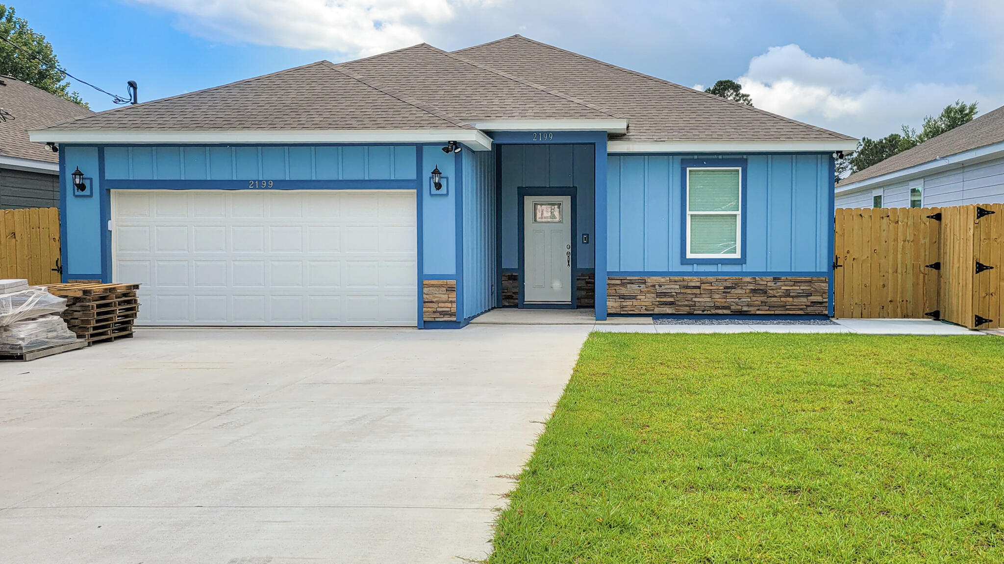CRESCENT SHORES - Residential