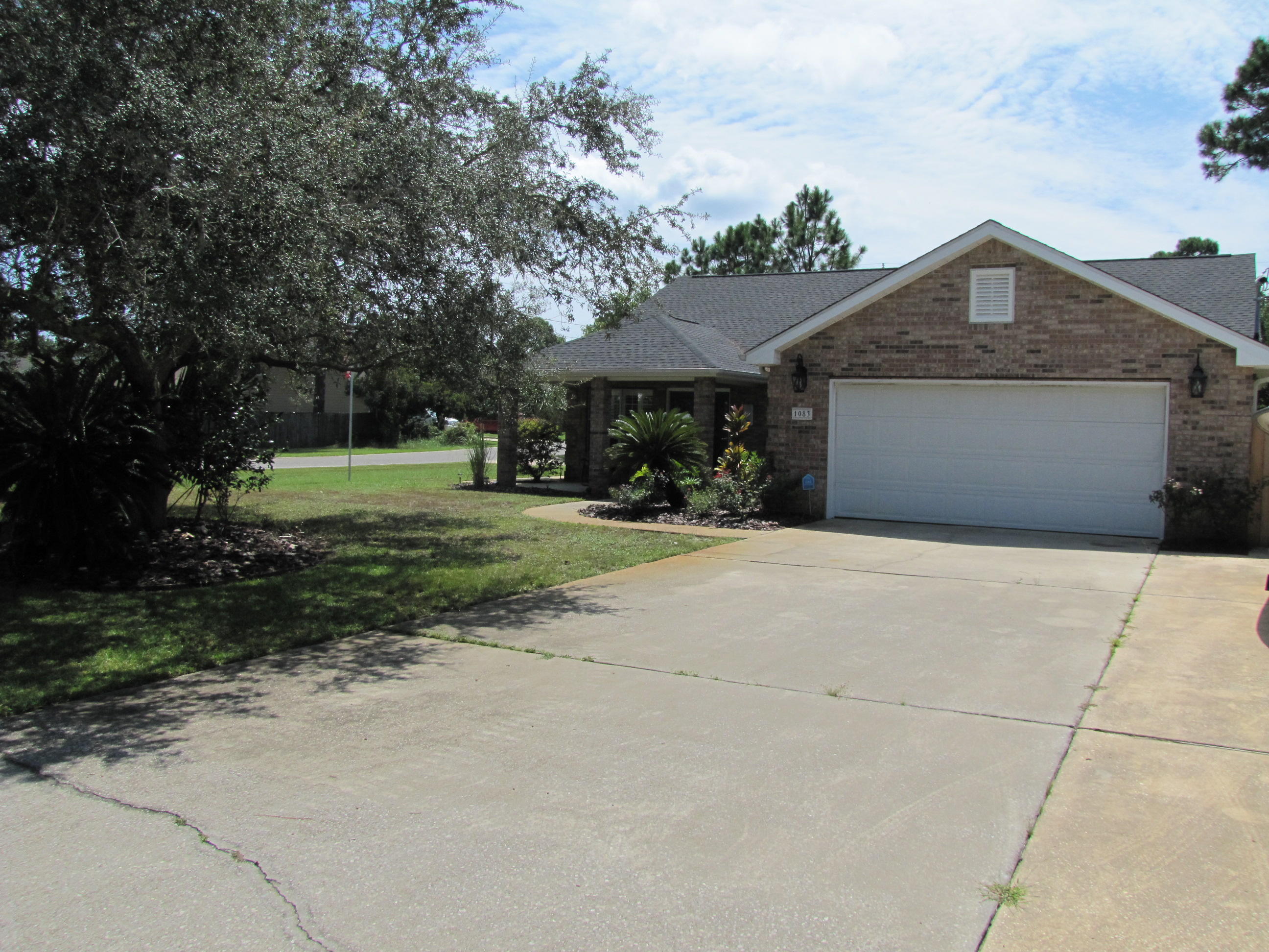 Nicely renovated home all brick 3BR/2BA. Open floor plan perfect for entertaining. Upgraded lighting and plantation blinds though out. Nice kitchen with plenty of cabinet space, granite counter tops and stainless steel appliances. Ceramic tile through out the house. Pets considered.