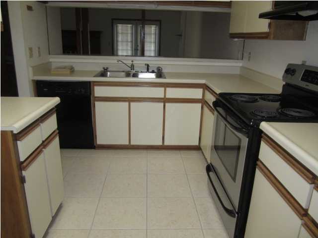 HIDDEN COVE T/H - Residential Lease
