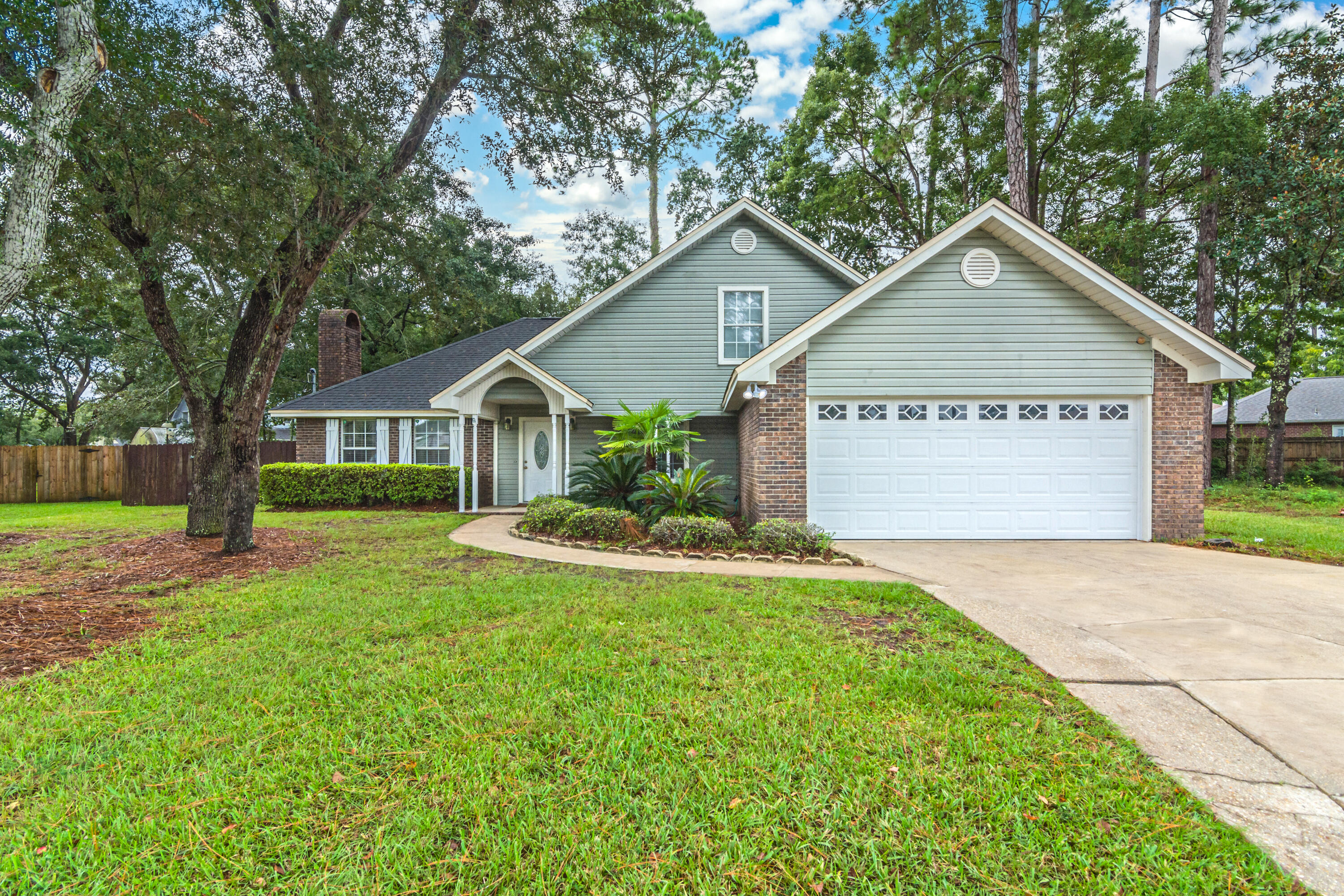 UNIQUE OPPORTUNITY to own a 5Bdr home in Brittany Woods subdivision.  Great home on an elevated, 1/3 acre lot in a NON-HOA subdivision in the heart of Fort Walton Beach -- only minutes away from our beautiful sugar-white, sandy beaches, shopping, entertainment, and the local military installations, to include Eglin AFB, Hurlburt Field and Duke Field.  This unique floor plan offers 3 bedrooms on the main/first floor and a possible lock-out, separate suite on the second floor with two bedrooms and a full bath.  The larger bedroom upstairs (approx 19' x 13') could easily serve as another den/media room/living room.  Very large, shaded back yard. NEW METAL ROOF & NEW Kitchen appliances to be installed in Oct 2021.