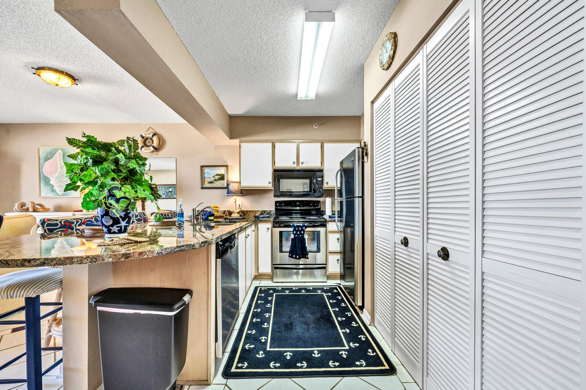 EMERALD TOWERS WEST CONDO - Residential