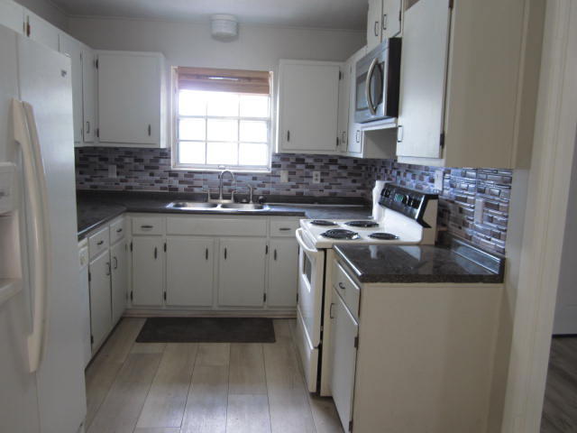 PORT DIXIE - Residential Lease