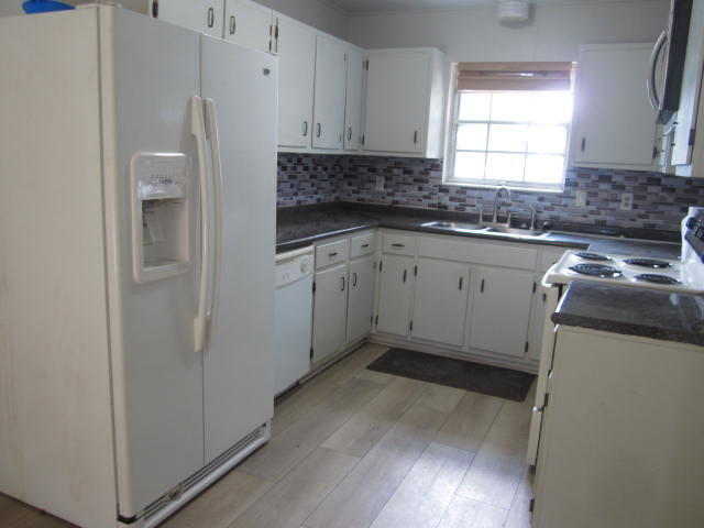 PORT DIXIE - Residential Lease
