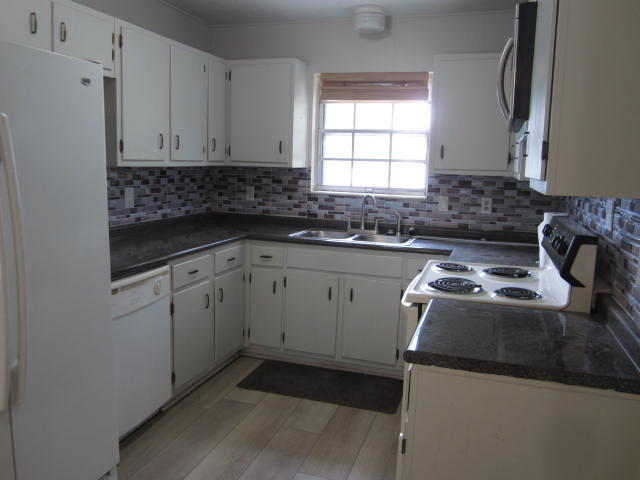 PORT DIXIE - Residential Lease