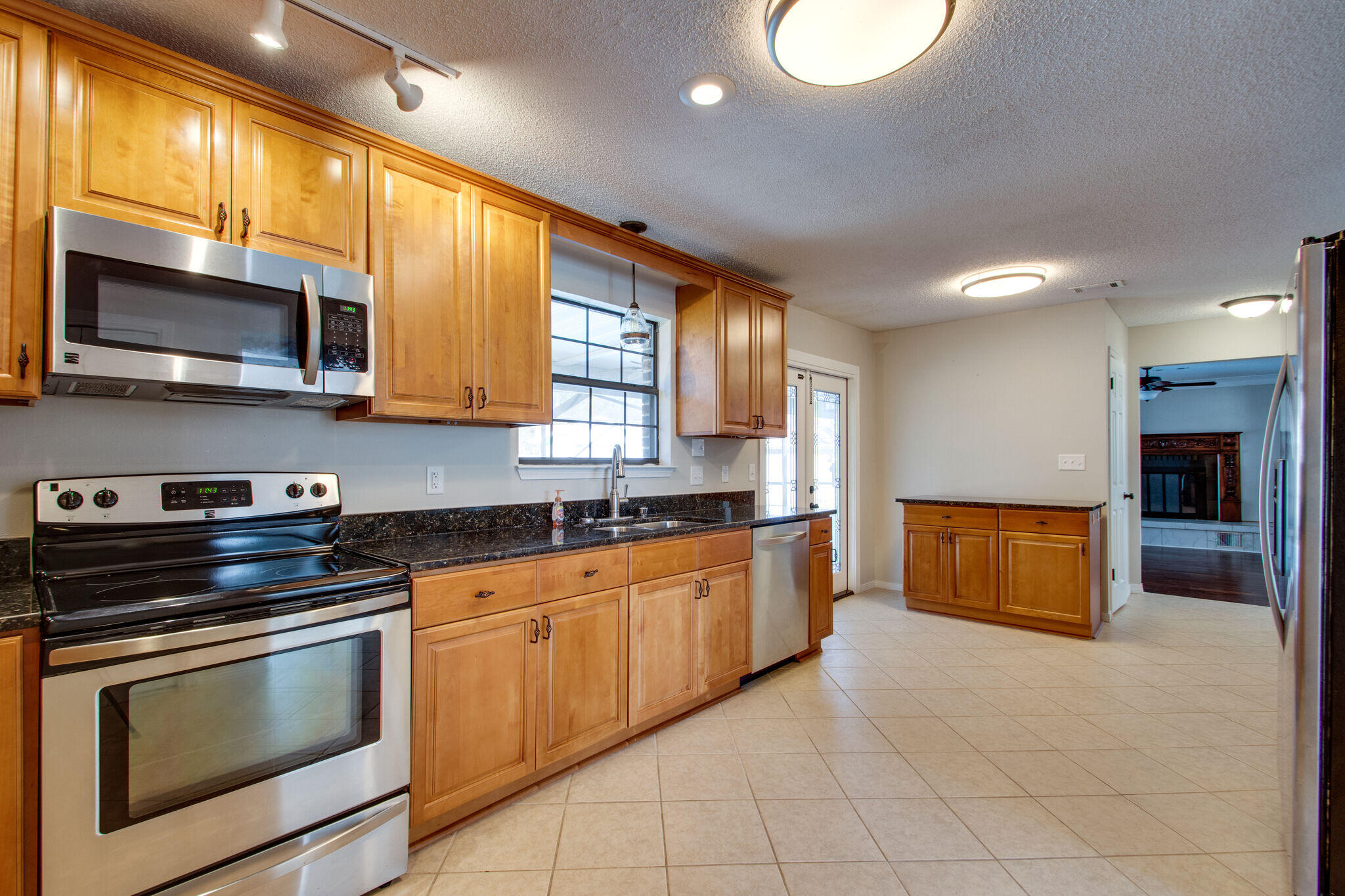 RAINTREE ESTATES - Residential Lease