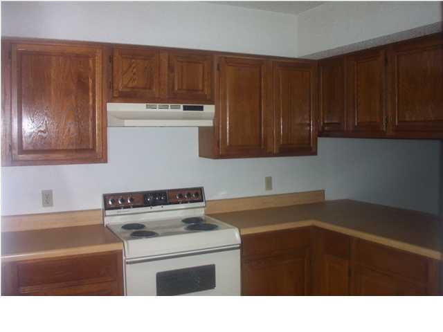 PINE SHADOWS T/H 1ST ADDN - Residential Lease