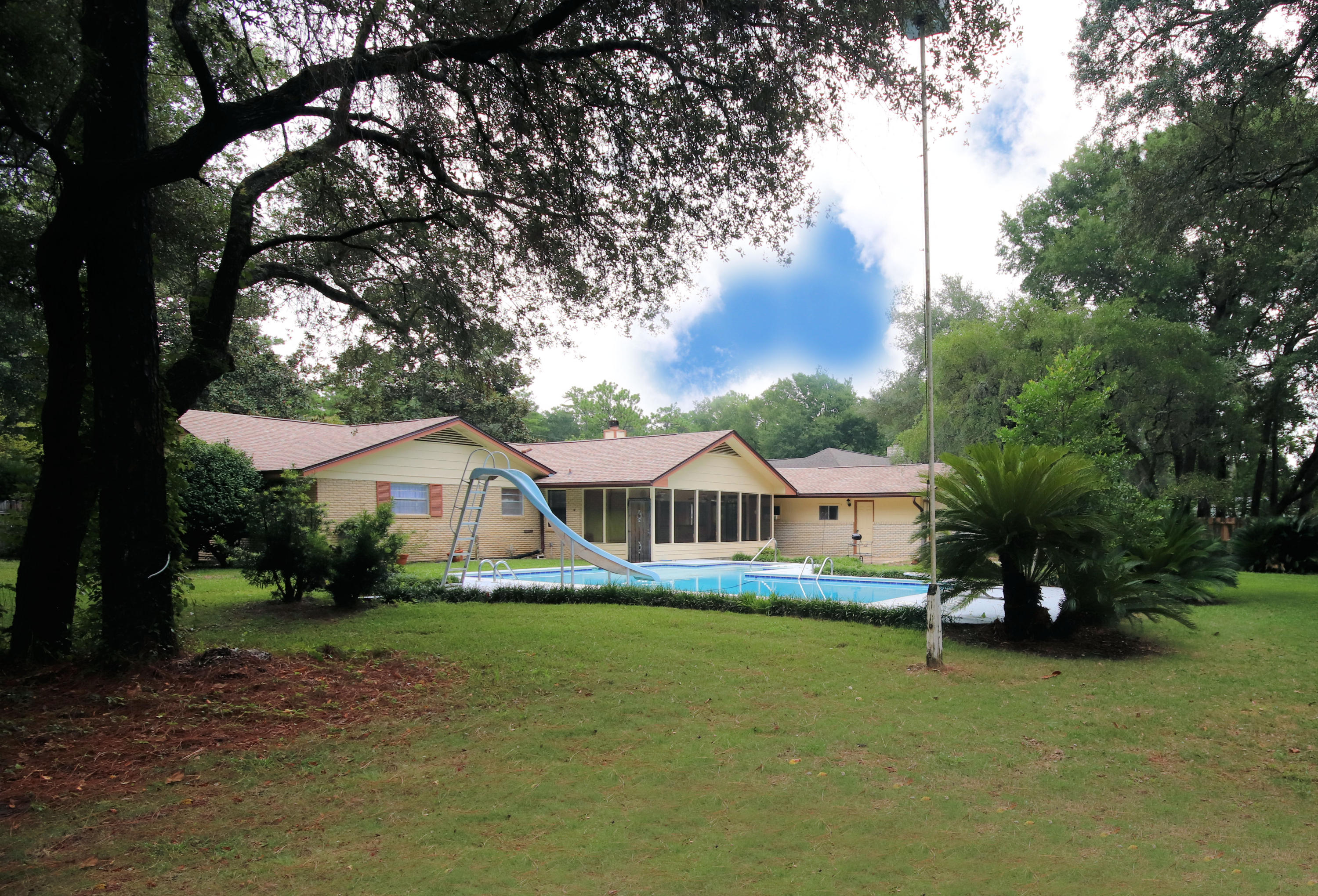 BAYOU POQUITO - Residential