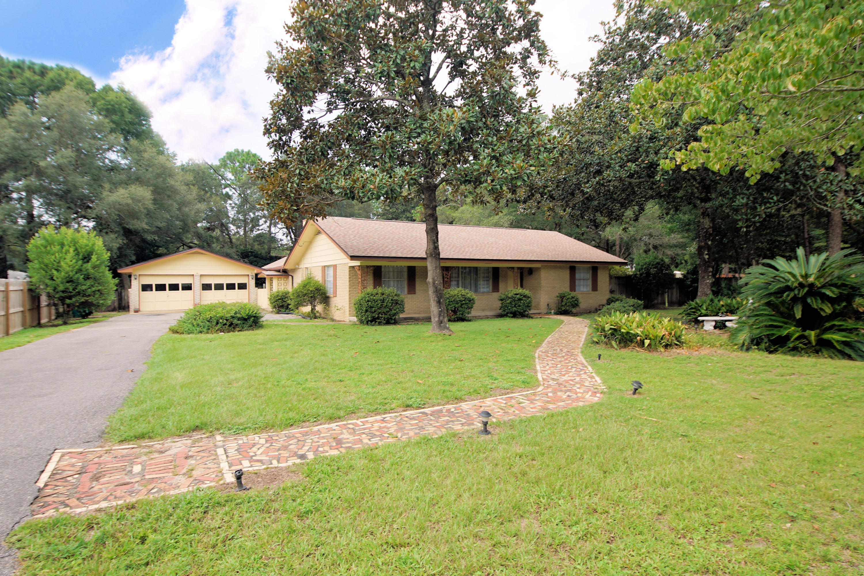 BAYOU POQUITO - Residential