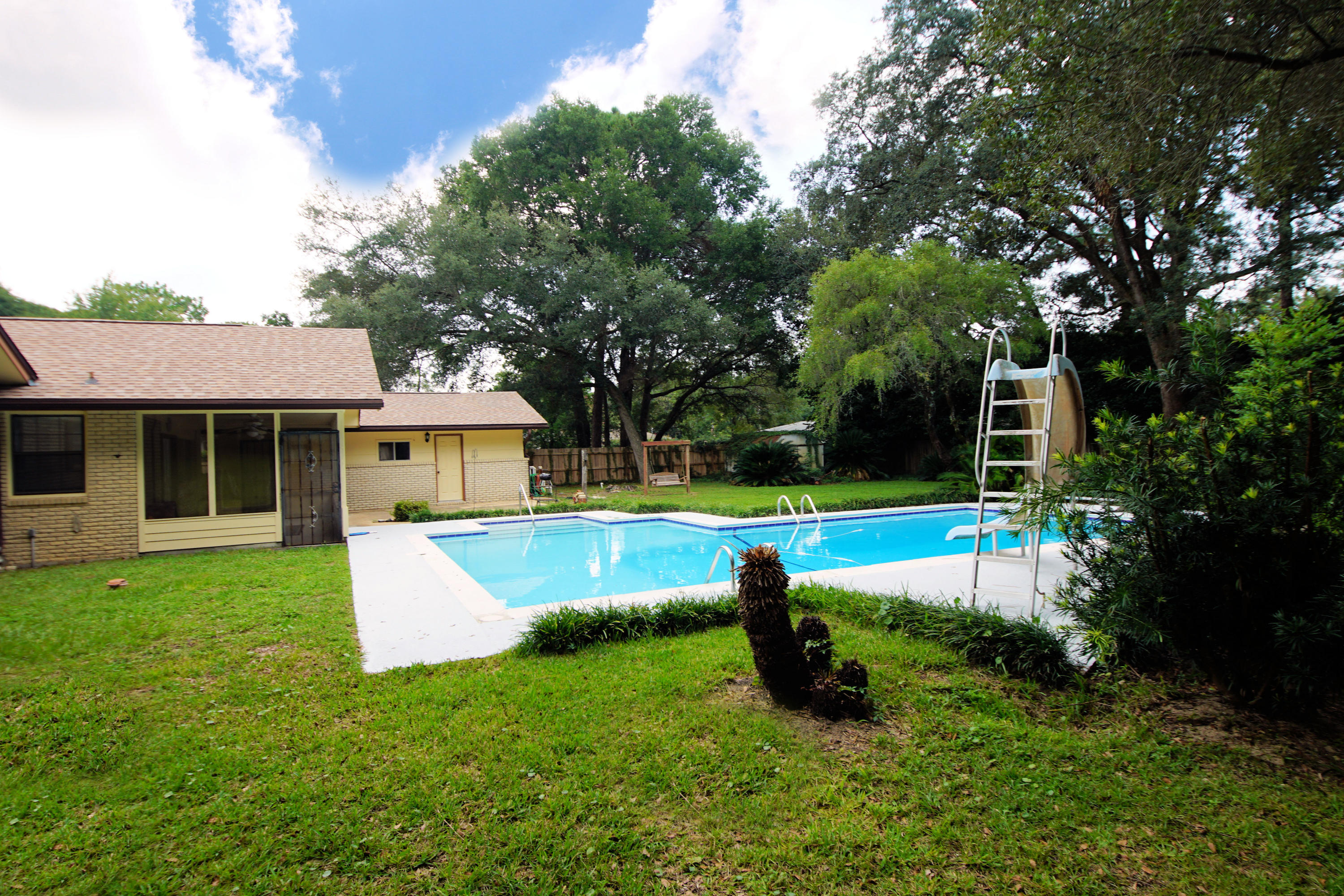 BAYOU POQUITO - Residential