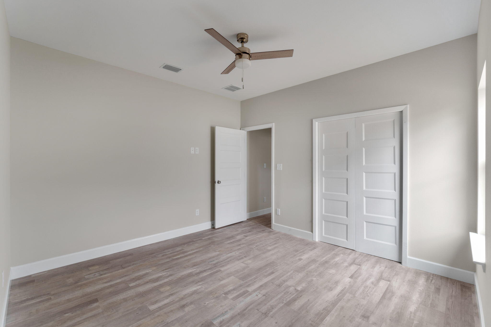 CRESCENT SHORES - Residential