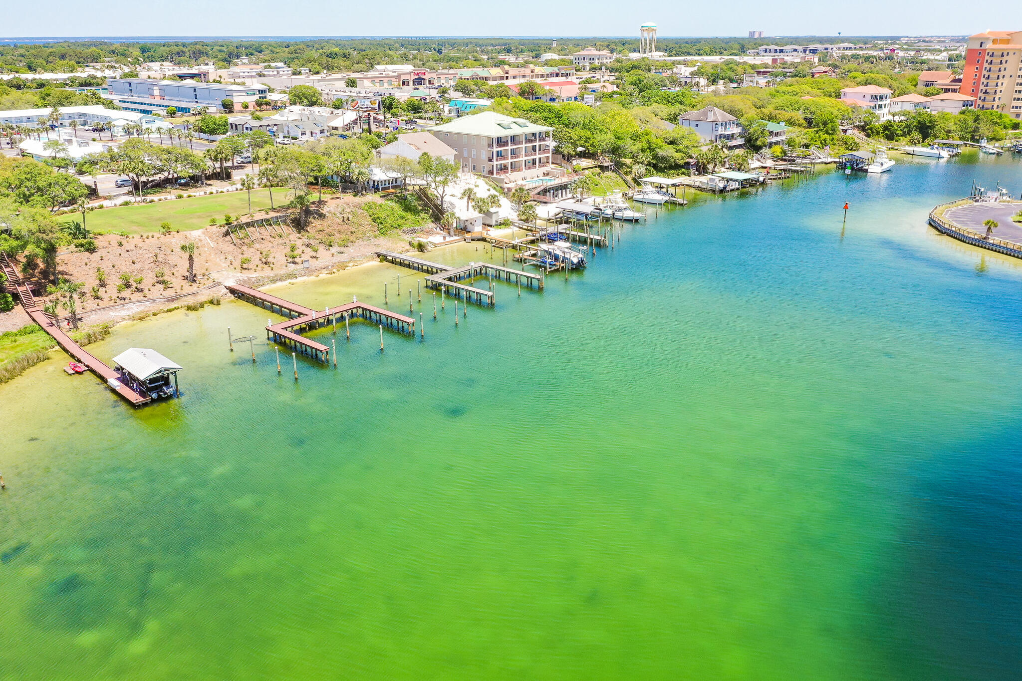 Enclaves on the Harbor - Land