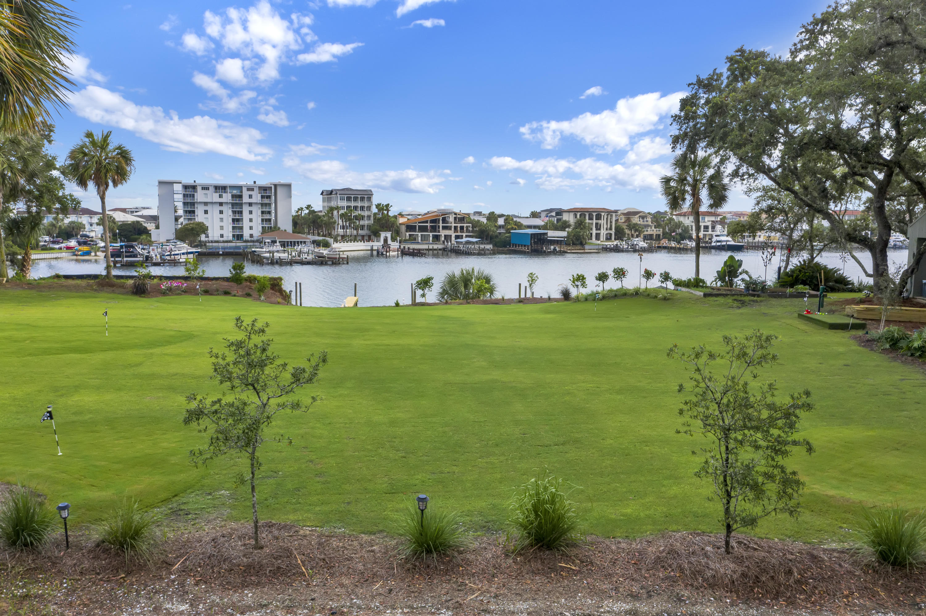 Enclaves on the Harbor - Land