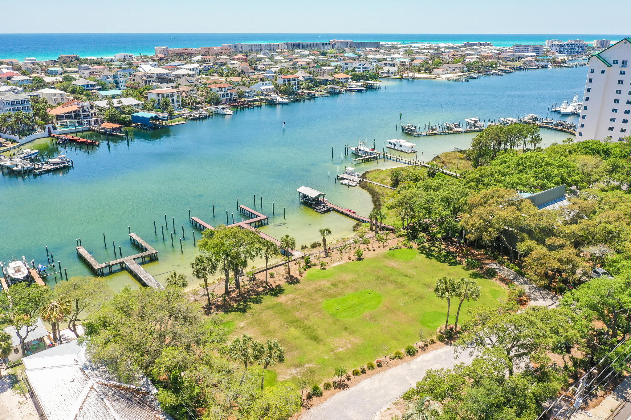 Enclaves on the Harbor - Land