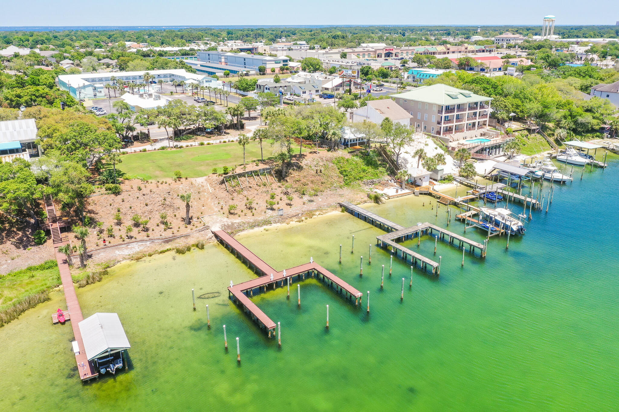 Enclaves on the Harbor - Land