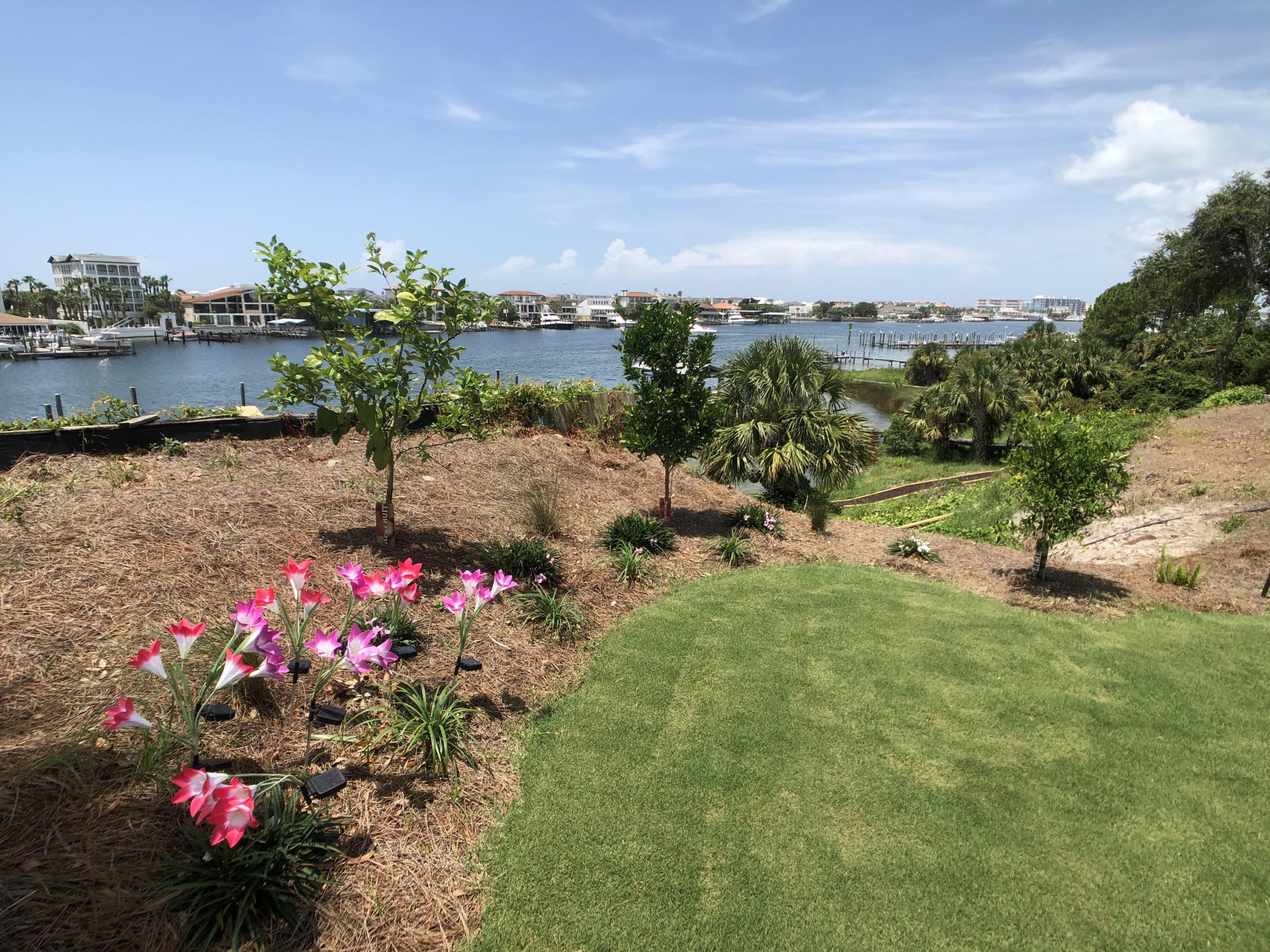Enclaves on the Harbor - Land