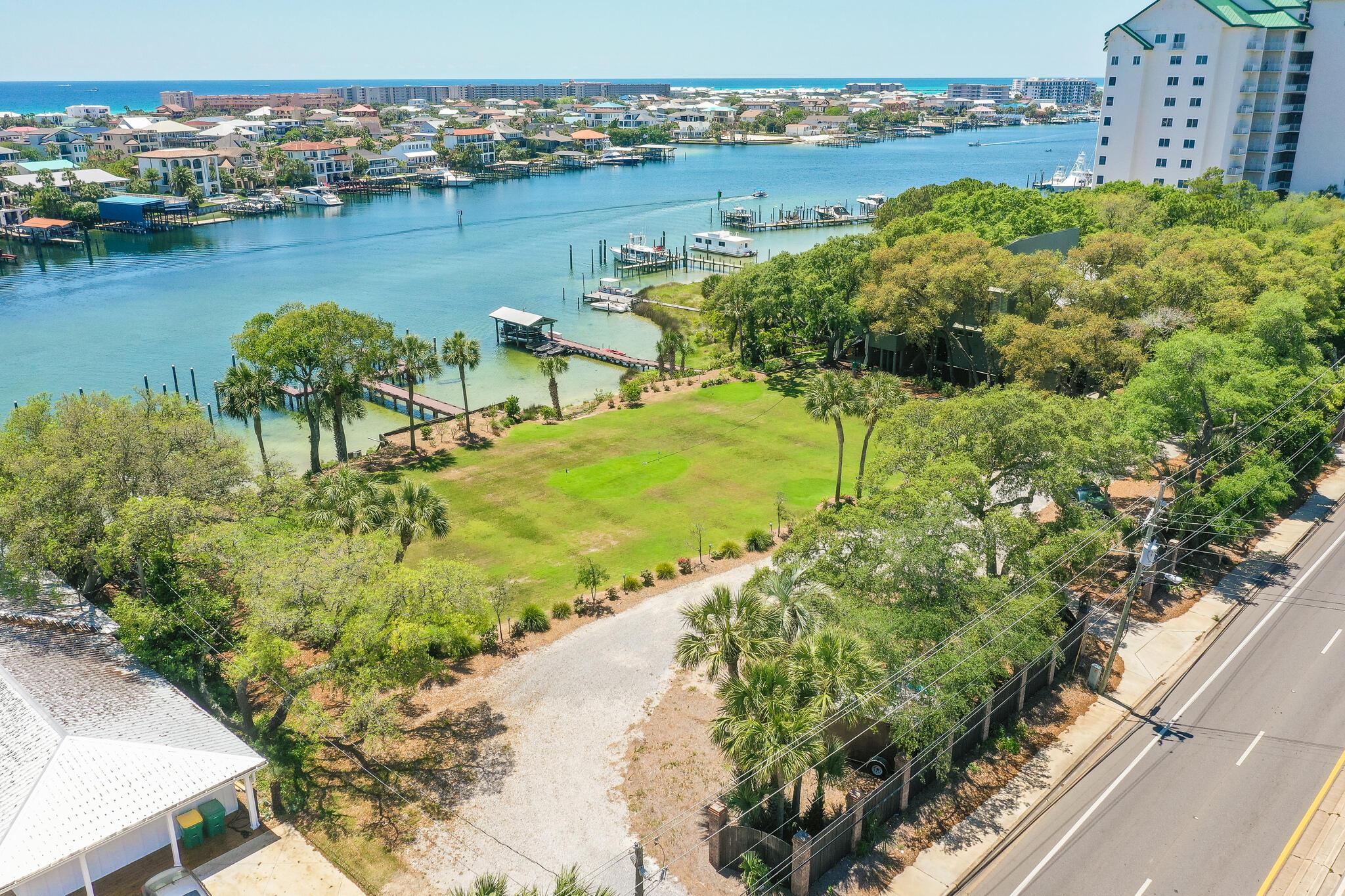 Enclaves on the Harbor - Land