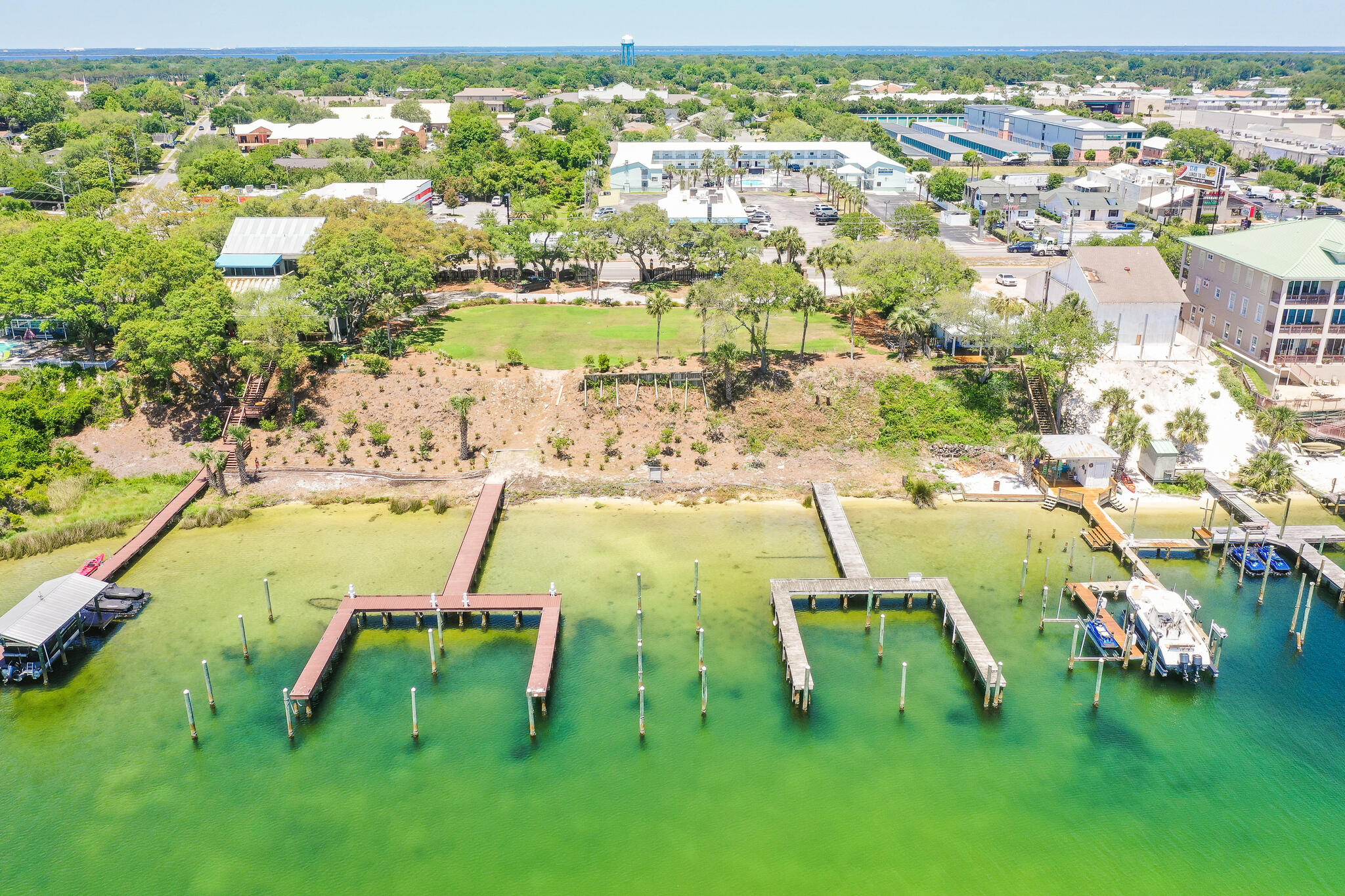 Enclaves on the Harbor - Land