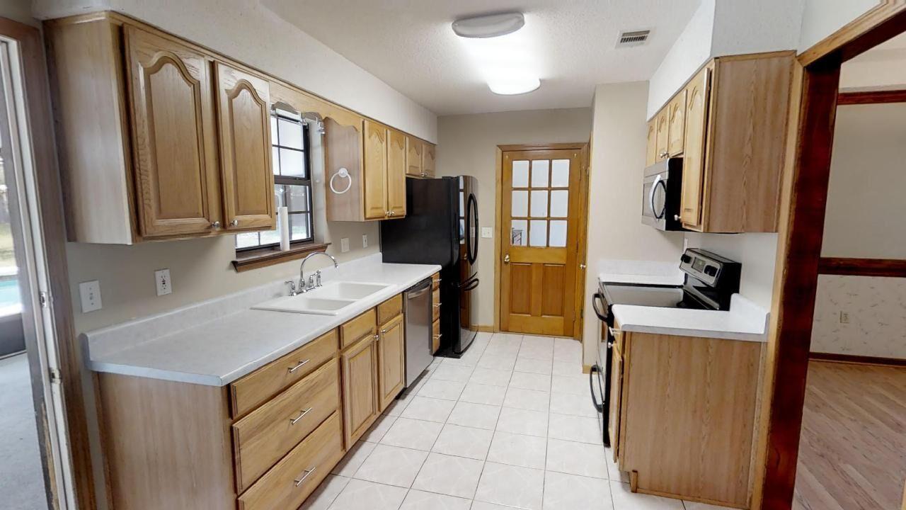 PINEDALE 2ND ADDN - Residential Lease