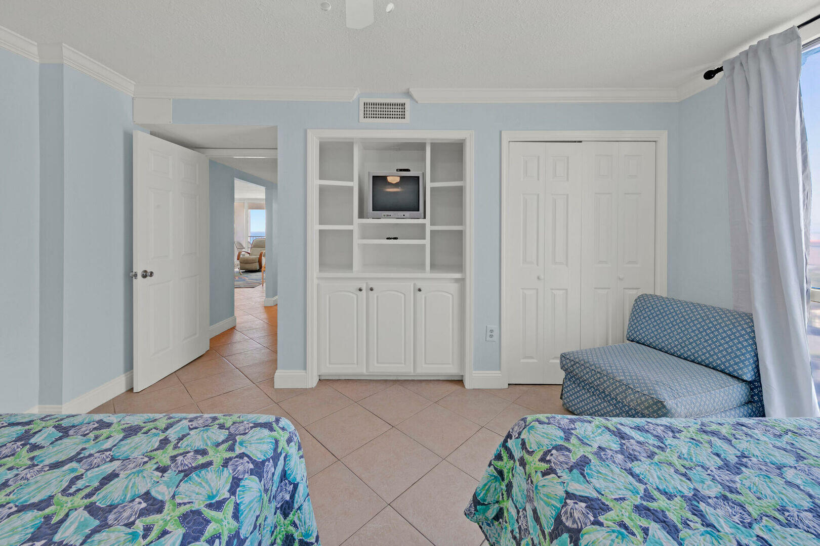 SHORELINE TOWERS 1 - Residential