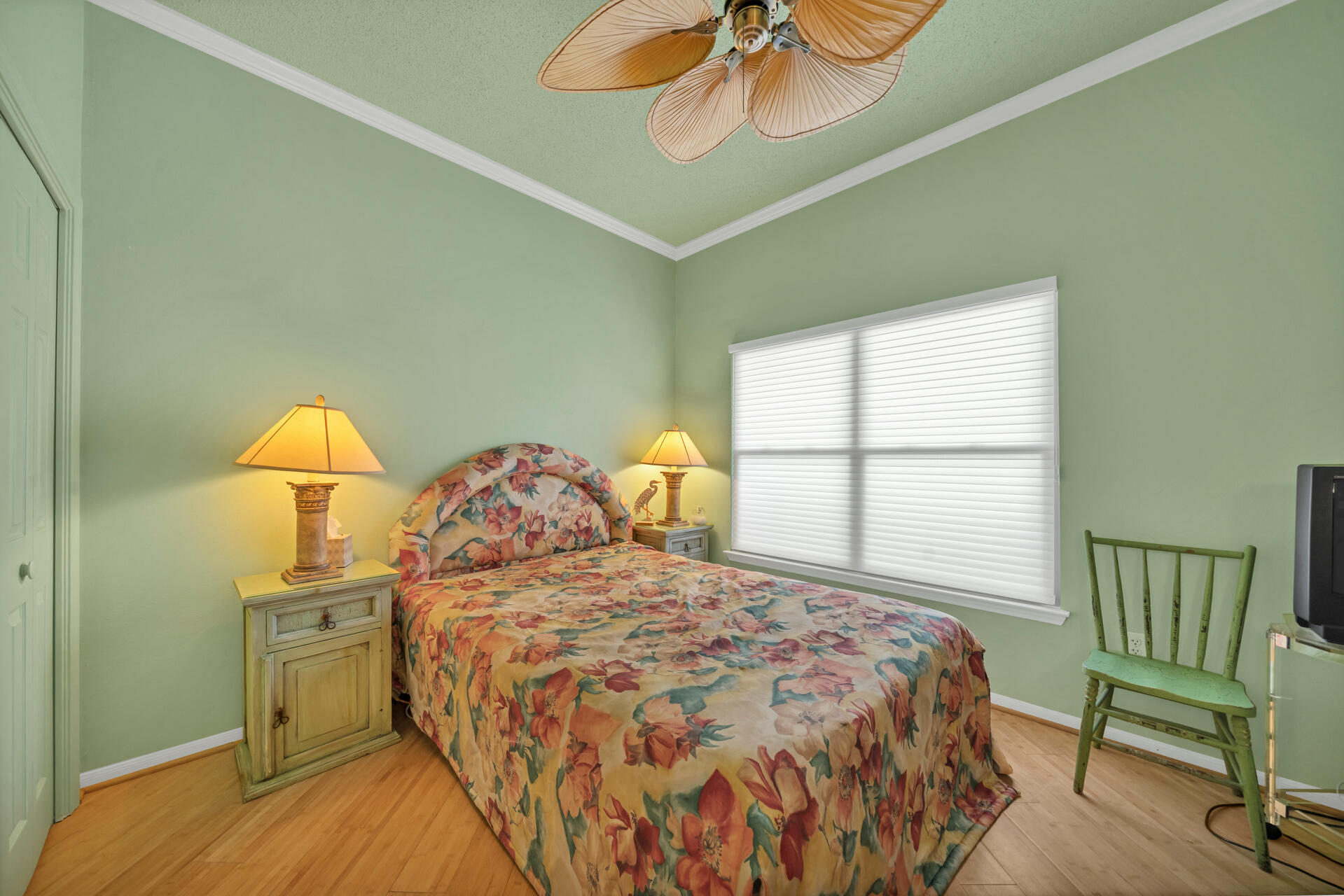 EMERALD TOWERS WEST CONDO - Residential