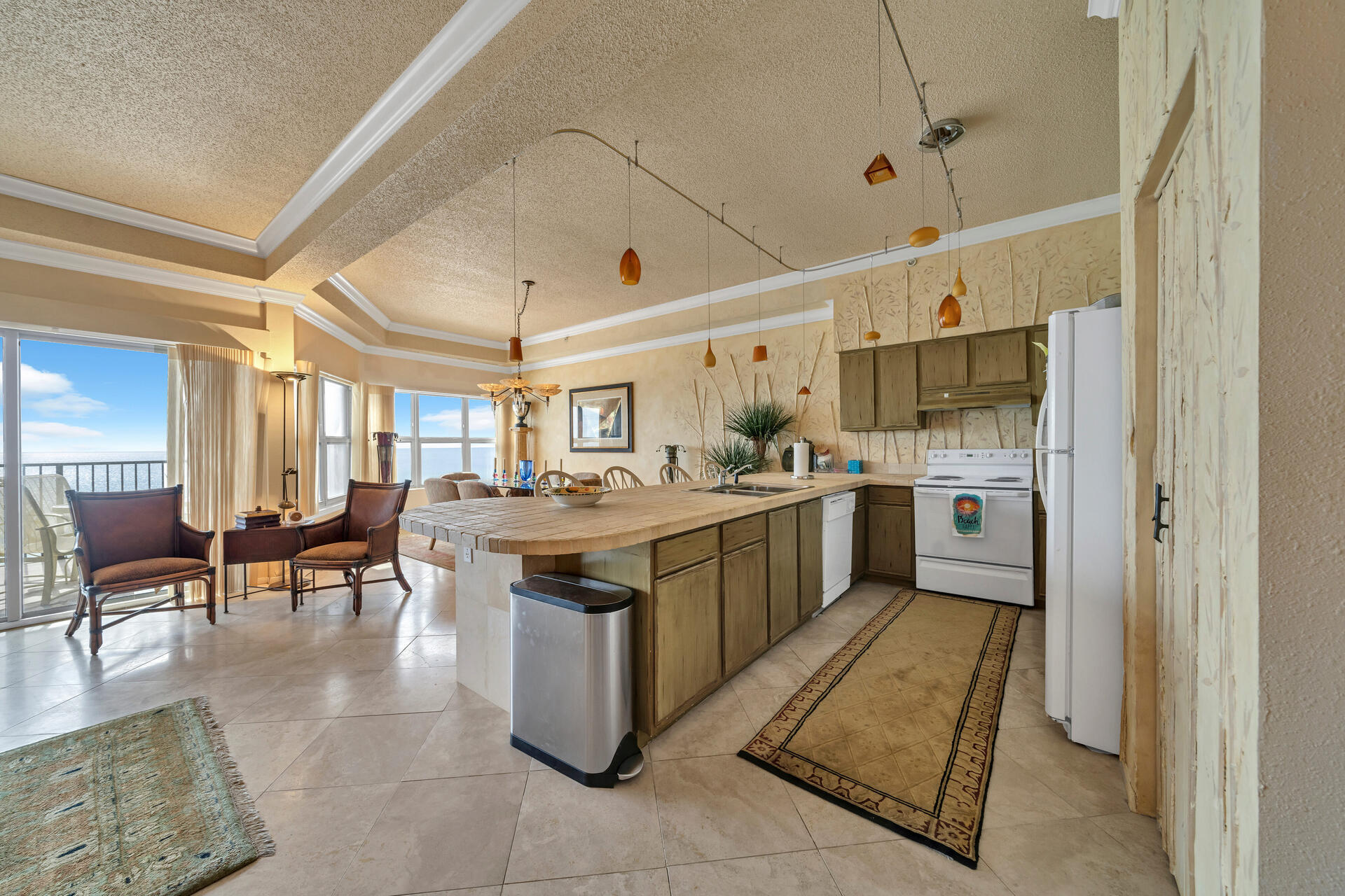 EMERALD TOWERS WEST CONDO - Residential