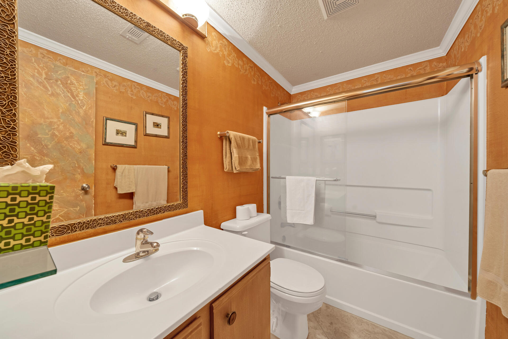 EMERALD TOWERS WEST CONDO - Residential