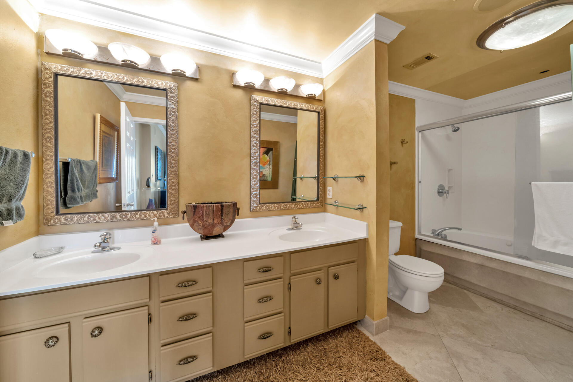 EMERALD TOWERS WEST CONDO - Residential