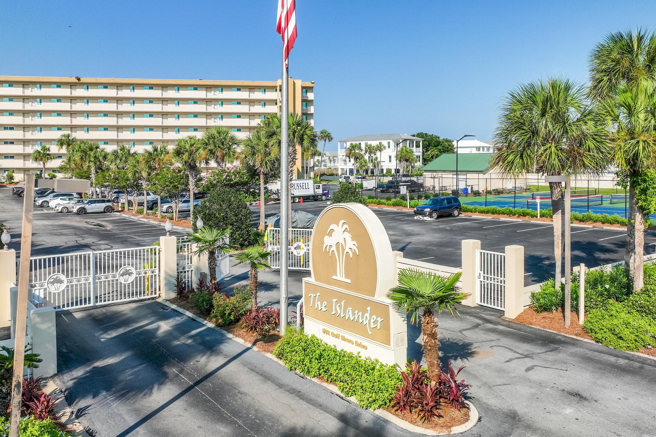 ISLANDER CONDO - Residential