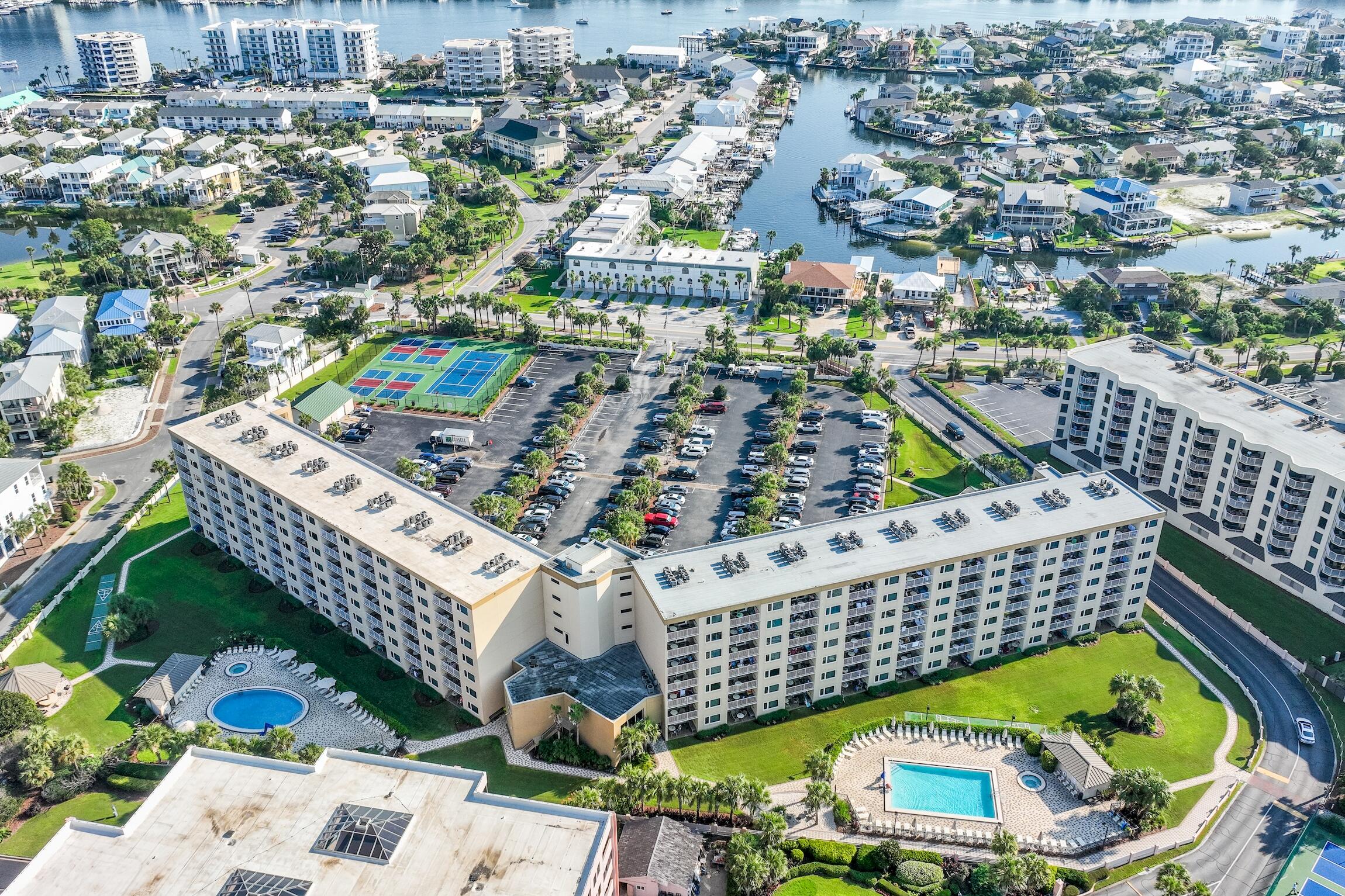 ISLANDER CONDO - Residential